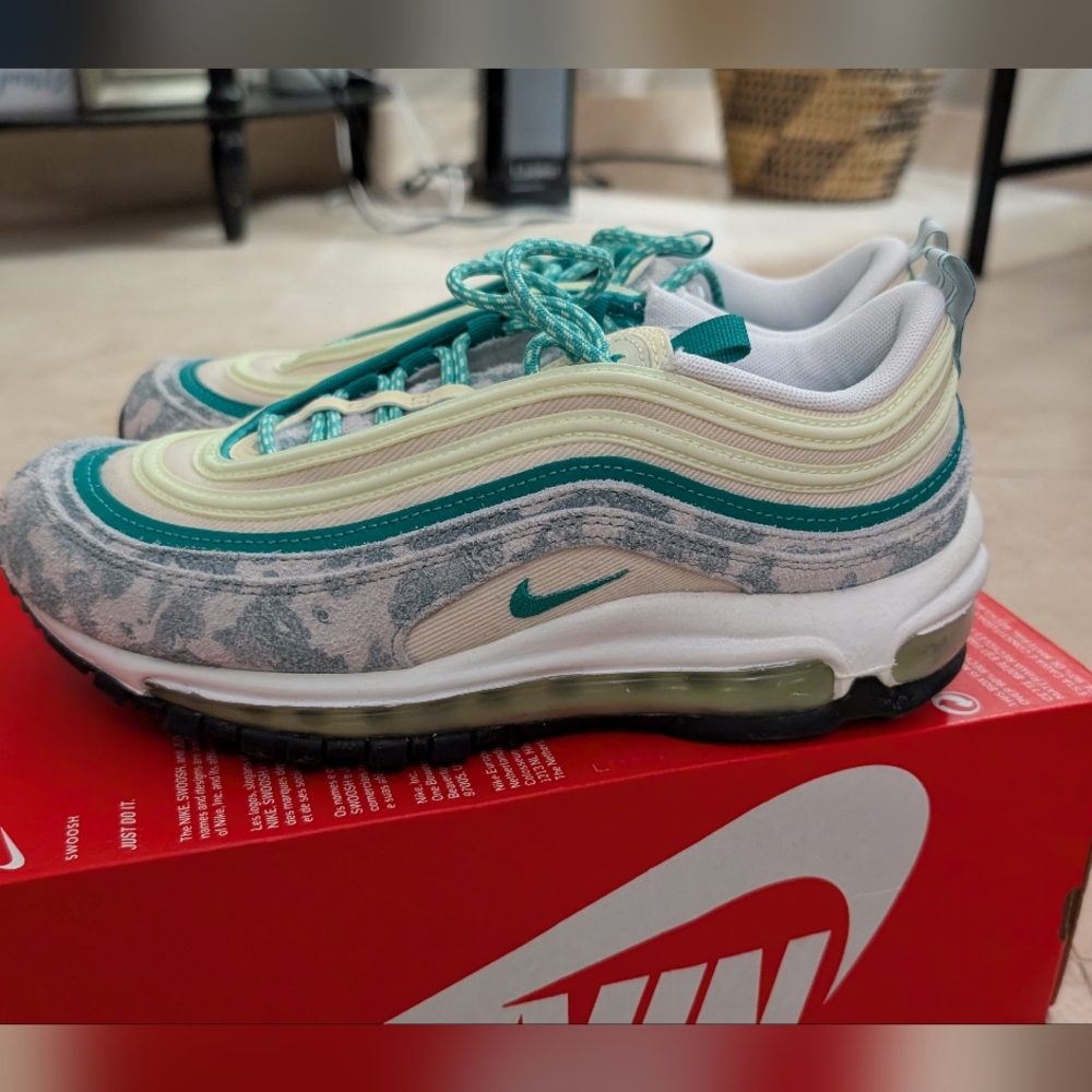 Nike Air Max 97 Coconut Milk/Green, Size 6.5 men/kids